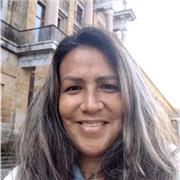 El profesor de lenguaje imparte clases a nivel de todas las edades, ajustadas al programa impartido, mediante el desarrollo de los contenidos programáticos